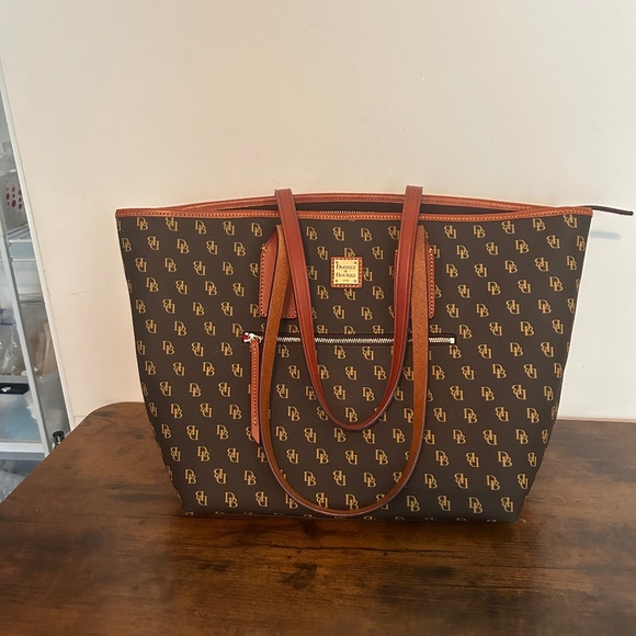 Dooney & Bourke Handbags - Dooney & Bourke Gretta Tote
